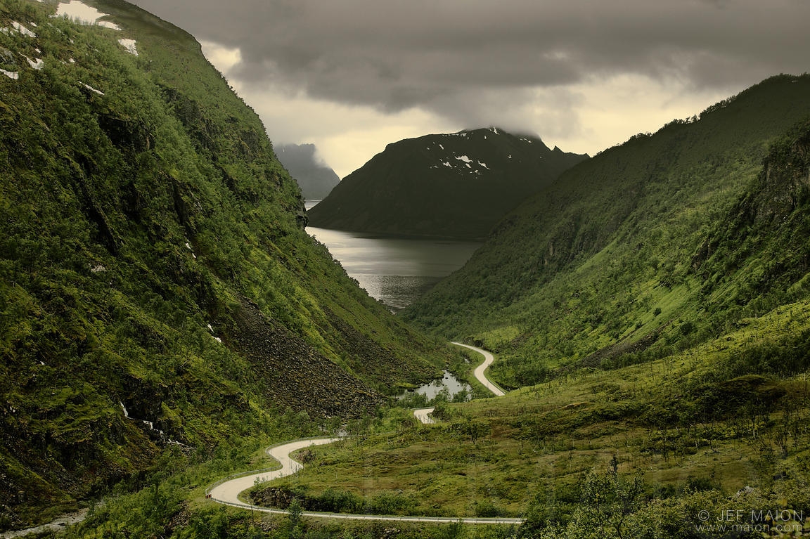 Deep Narrow Valley Nyt A Place Of Beauty And Unspeakable Horror Eril View Beutiful Mong Mountin Cliffs 43195867