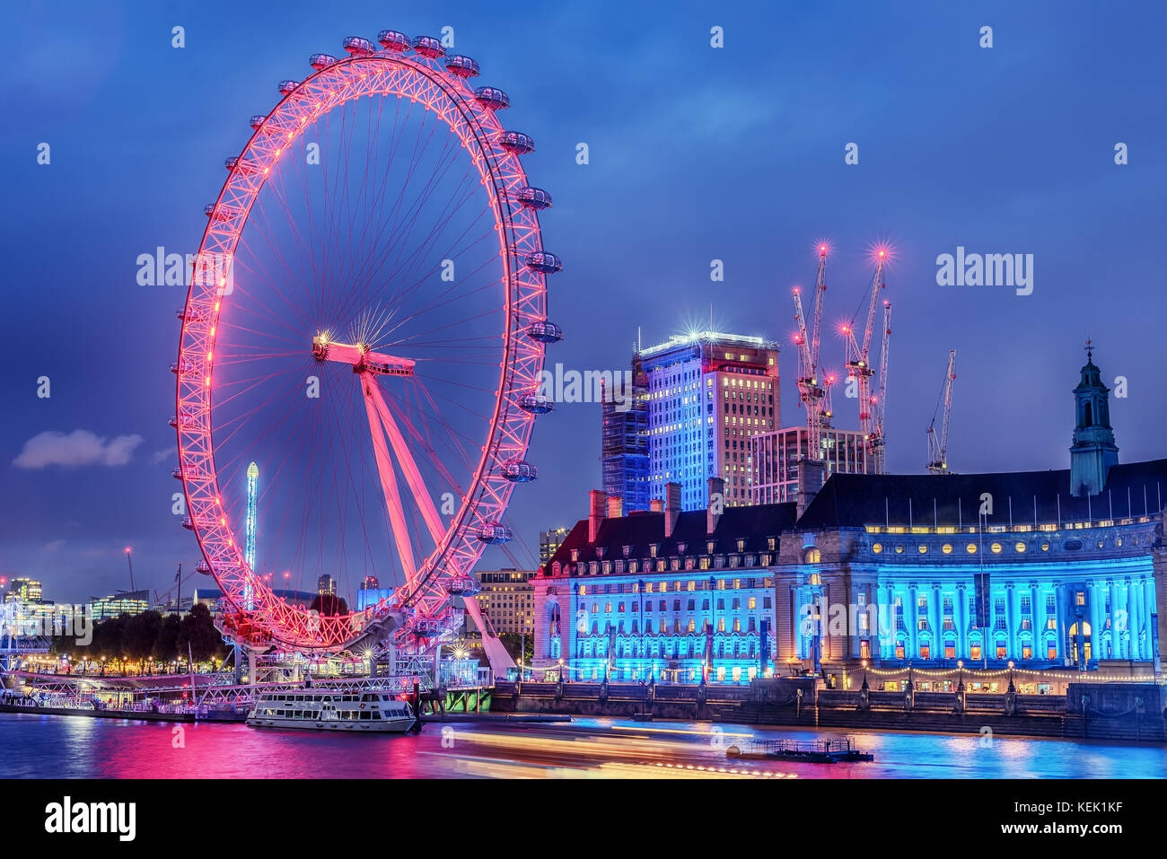 England The United Kingdom London Eye A Giant Ferris Wheel On Bank Of River Thames Stock Photo Alamy